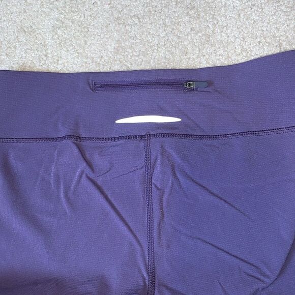 Under Armour size medium women's purple capri - Picture 3 of 6